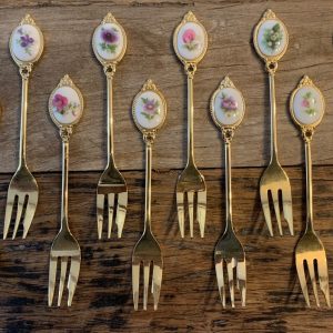 ROYAL ALBERT ΠΗΡΟΥΝΑΚΙΑ FLOWER OF THE MONTH (MEMONOMENA)