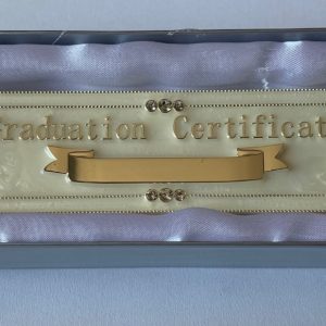 ΚΟΥΤΙ ΓΙΑ ΠΙΣΤΟΠΟΙΗΤΙΚΟ ΑΠΟΦΟΙΤΗΣΗΣ/ΠΤΥΧΙΟ ΜΕΤΑΛΛΙΚΟ ΑΣΗΜΙ ΜΕ ΣΜΑΛΤΟ 25x5x4.5cm