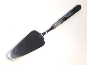 Σπάτουλα σερβιρίσματος inox - βακελίτης.  oikd95