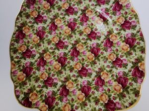 Αυθεντικό πιάτο ROYAL ALBERT CHINTZ ROSES 1999. 23,5x25cm. oikds32