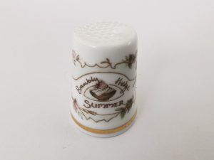 Δαχτυλήθρα  καλόκαιρι -Royal Doulton  Brambly Hedge Summer. 2,2x2,8cm.  oikds41