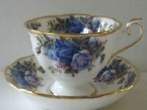 Αυθεντικά Φλυτζάνια Καφέ  - ROYAL ALBERT "Moonlight Rose" Teacup 7& Saucer Q12. oikds26