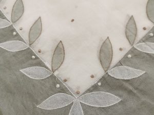 ΤΡΑΠΕΖΟΜΑΝΤΗΛΟ ΤΕΤΡΑΓΩΝΟ 100% ΒΑΜΒΑΚΕΡΟ ΜΠΕΖ/ΓΚΡΙ. 100X100cm. oikos70