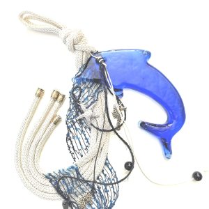 Γούρι δελφίνι - γυάλι χειροποίητο δεμένο με σχοινί. 41x6cm. oikos197